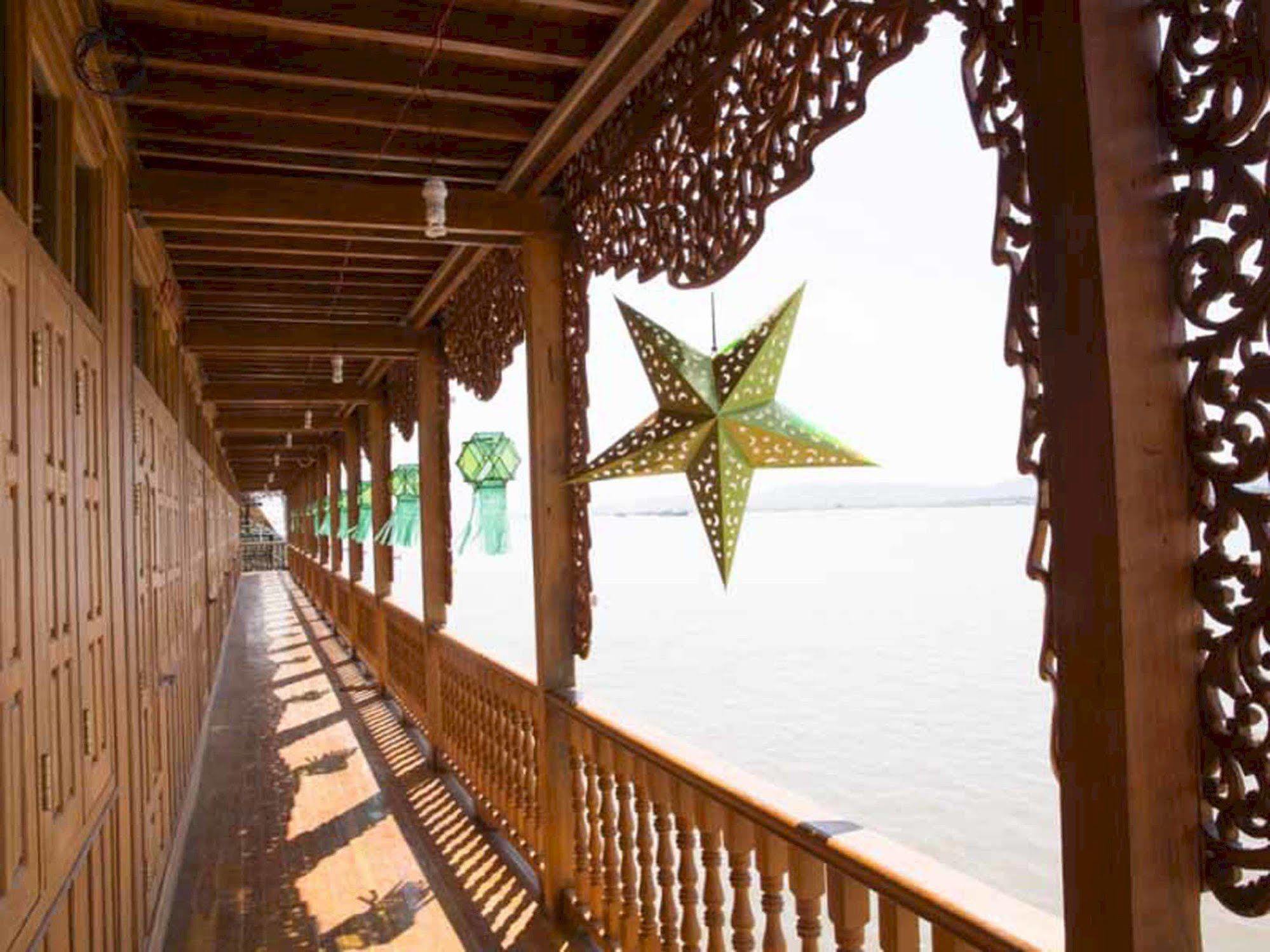 Mandalay Karaweik Mobile Hotel Exterior foto