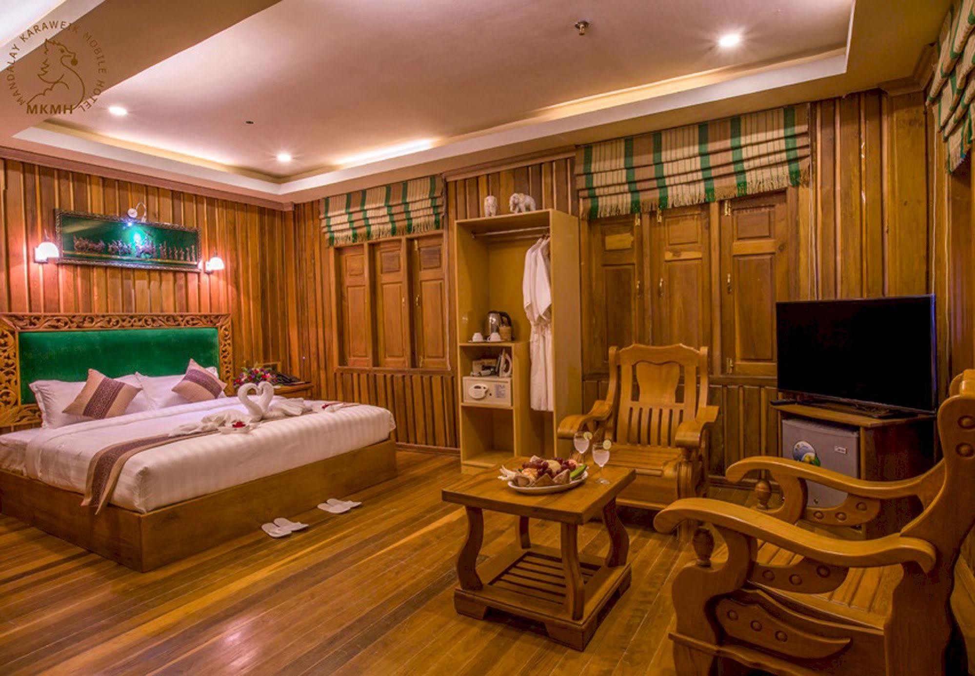 Mandalay Karaweik Mobile Hotel Exterior foto