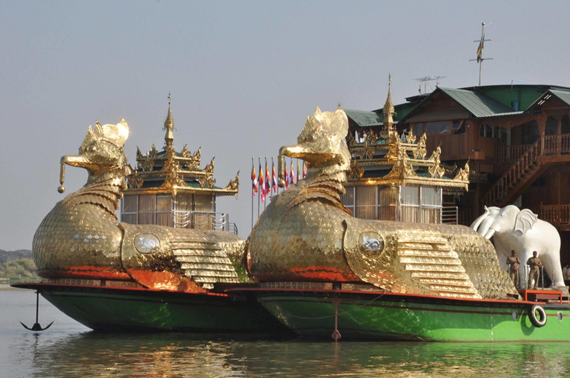 Mandalay Karaweik Mobile Hotel Exterior foto