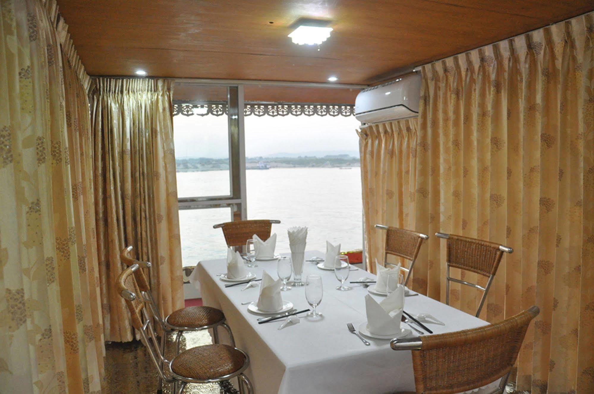 Mandalay Karaweik Mobile Hotel Exterior foto